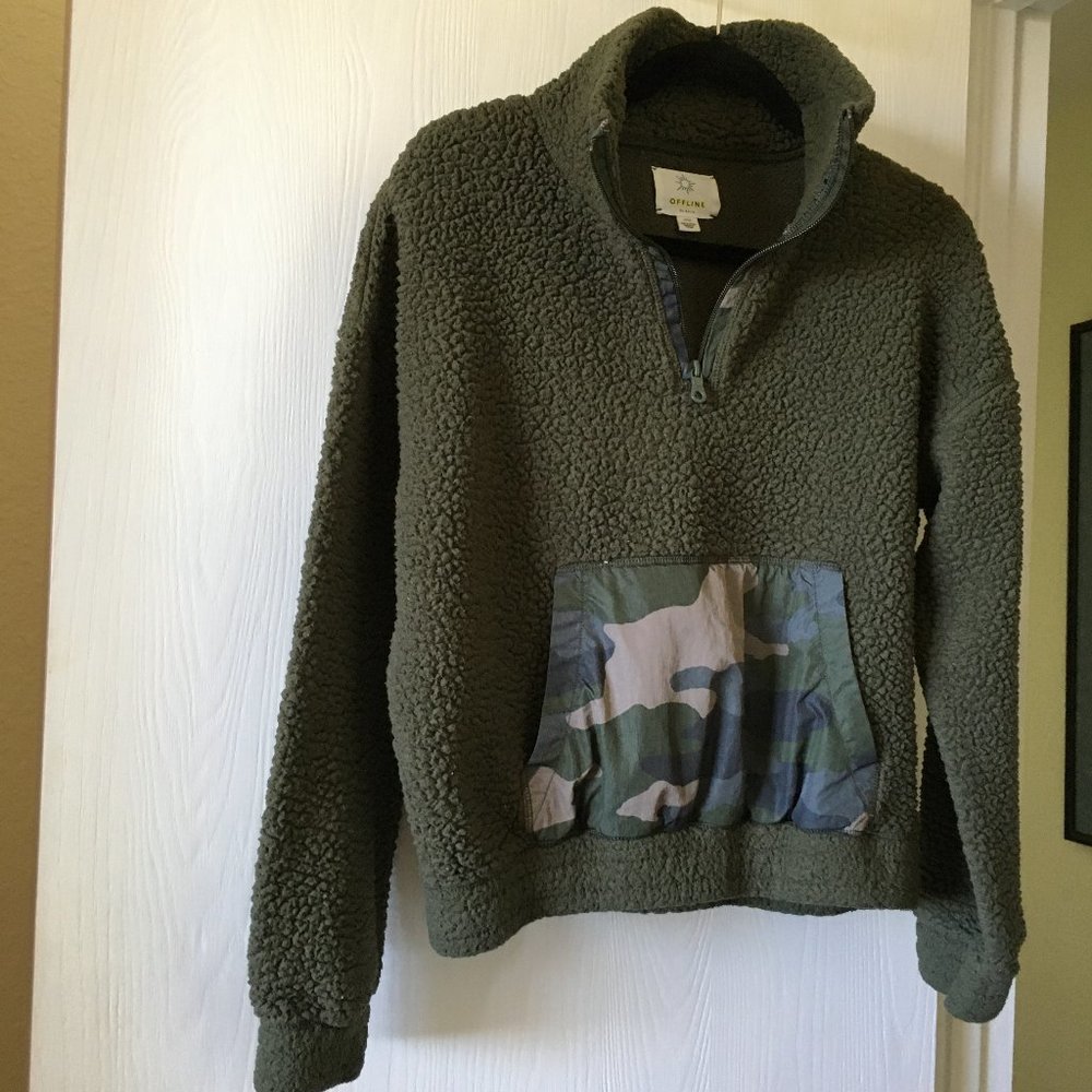Offline by Aerie sherpa zip sweatshirt. Olive/ camouflage color. Size S.